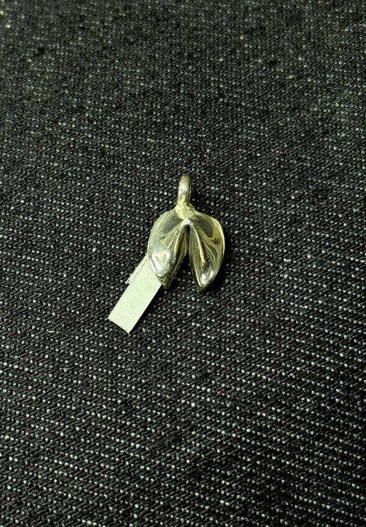 Domínate charm
